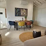아파트 White Sea View - Two Bedroom 로비니