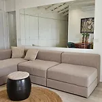 White Sea View - Two Bedroom 아파트