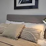 White Sea View - Two Bedroom 아파트 *