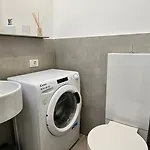 White Sea View - Two Bedroom 아파트 로비니