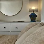 White Sea View - Two Bedroom 아파트 로비니