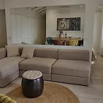 White Sea View - Two Bedroom 로비니