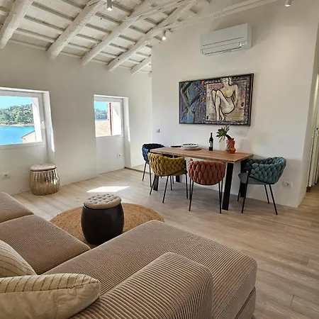 White Sea View - Two Bedroom 로비니