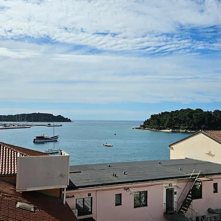 White Sea View - Two Bedroom 아파트 로비니