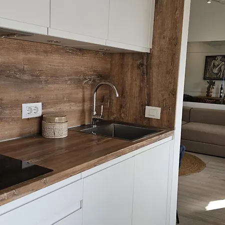 Апартаменты White Sea View - Two Bedroom Ровинь